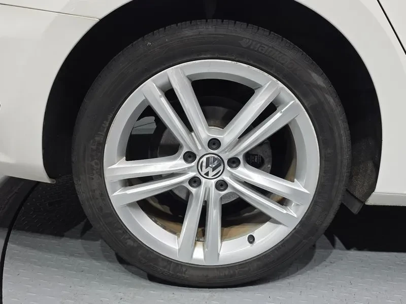 VW Passat 2.0 TDI, снимка 5 - Автомобили и джипове - 54298619