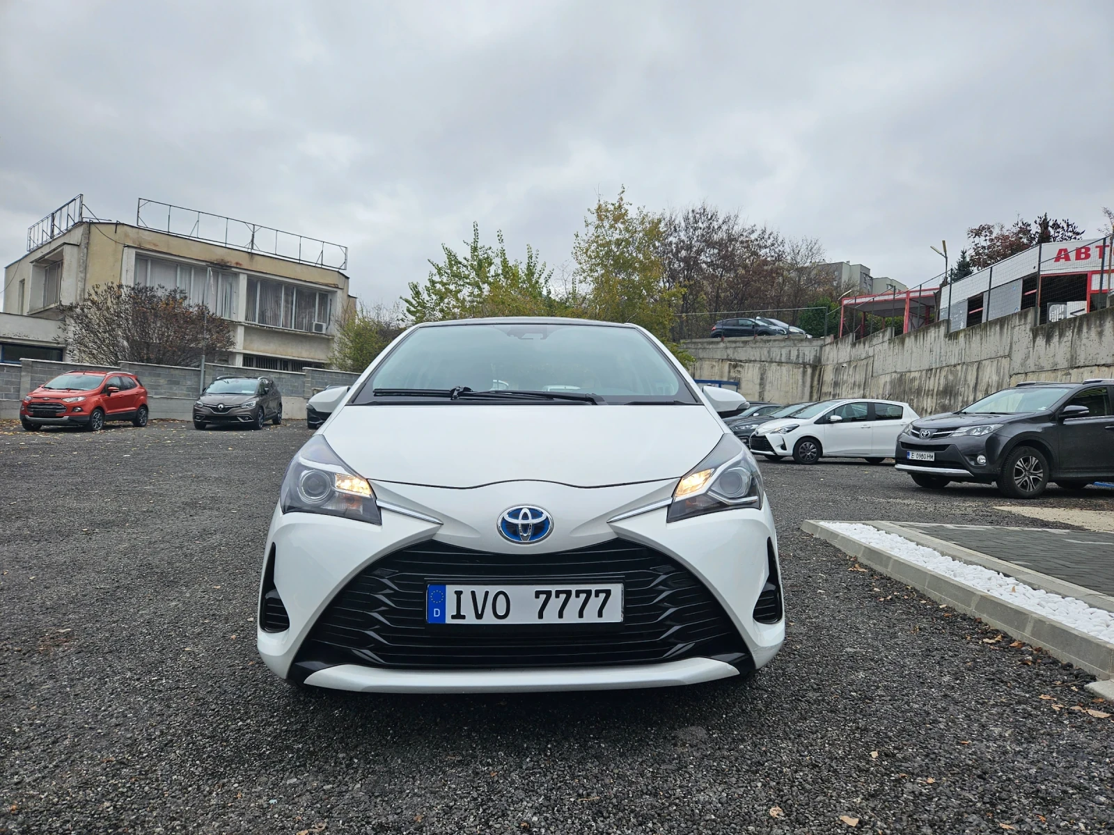 Toyota Yaris 1.5 Hybrid - изображение 6