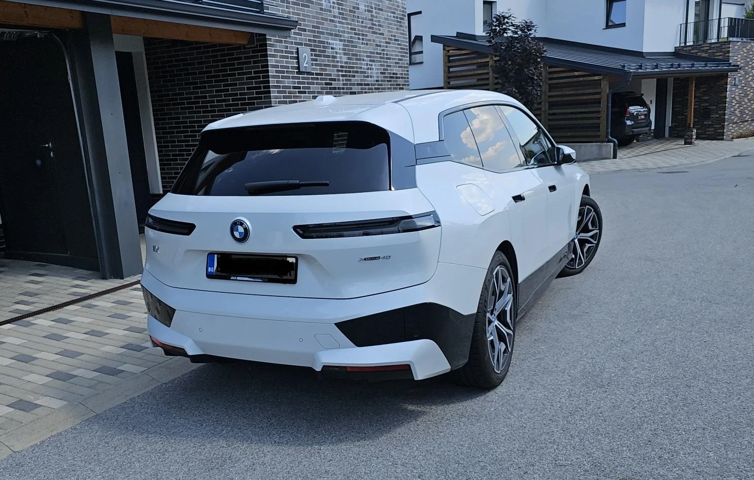 BMW iX xDrive 40 SPORT гаранционен - изображение 8