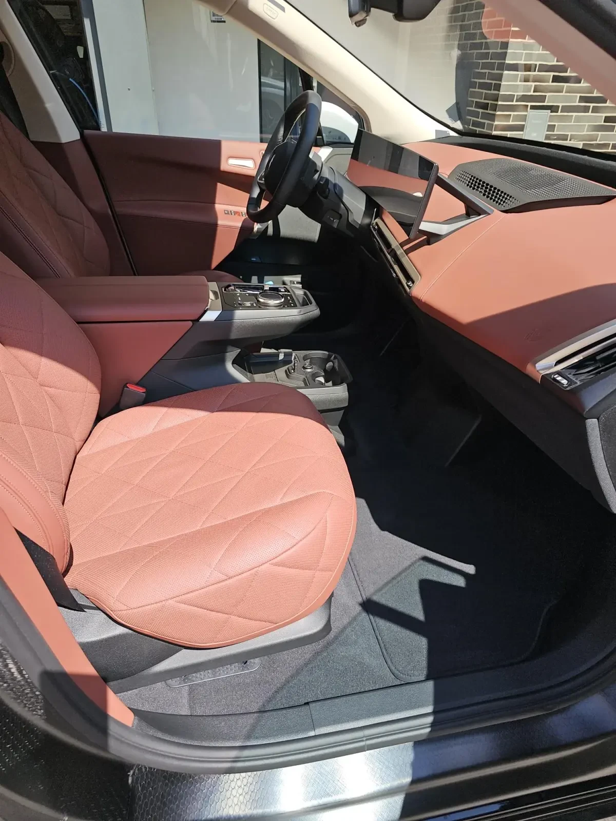 BMW iX xDrive 40 SPORT гаранционен - изображение 9