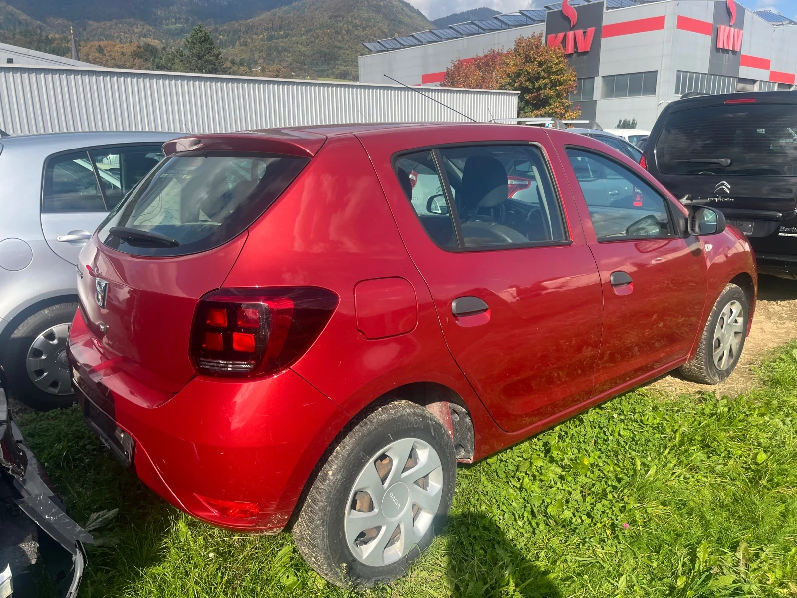 Dacia Sandero 1.0i 83000KM - изображение 4