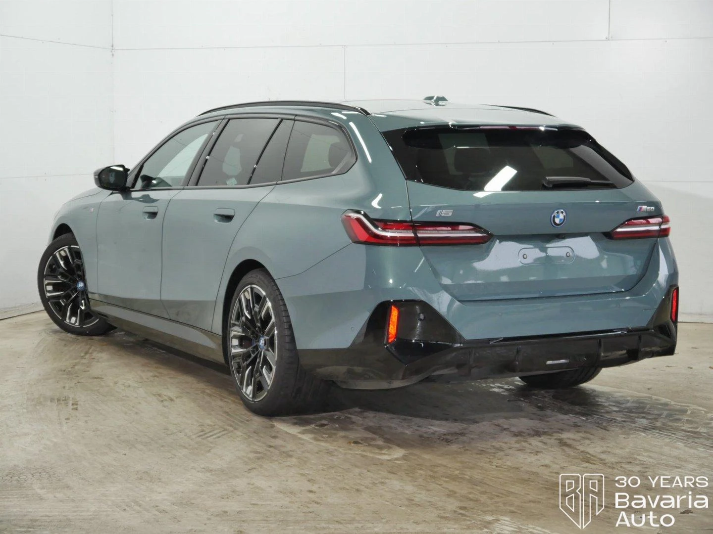 BMW i5 M60 xDrive Touring | Mobile.bg   2