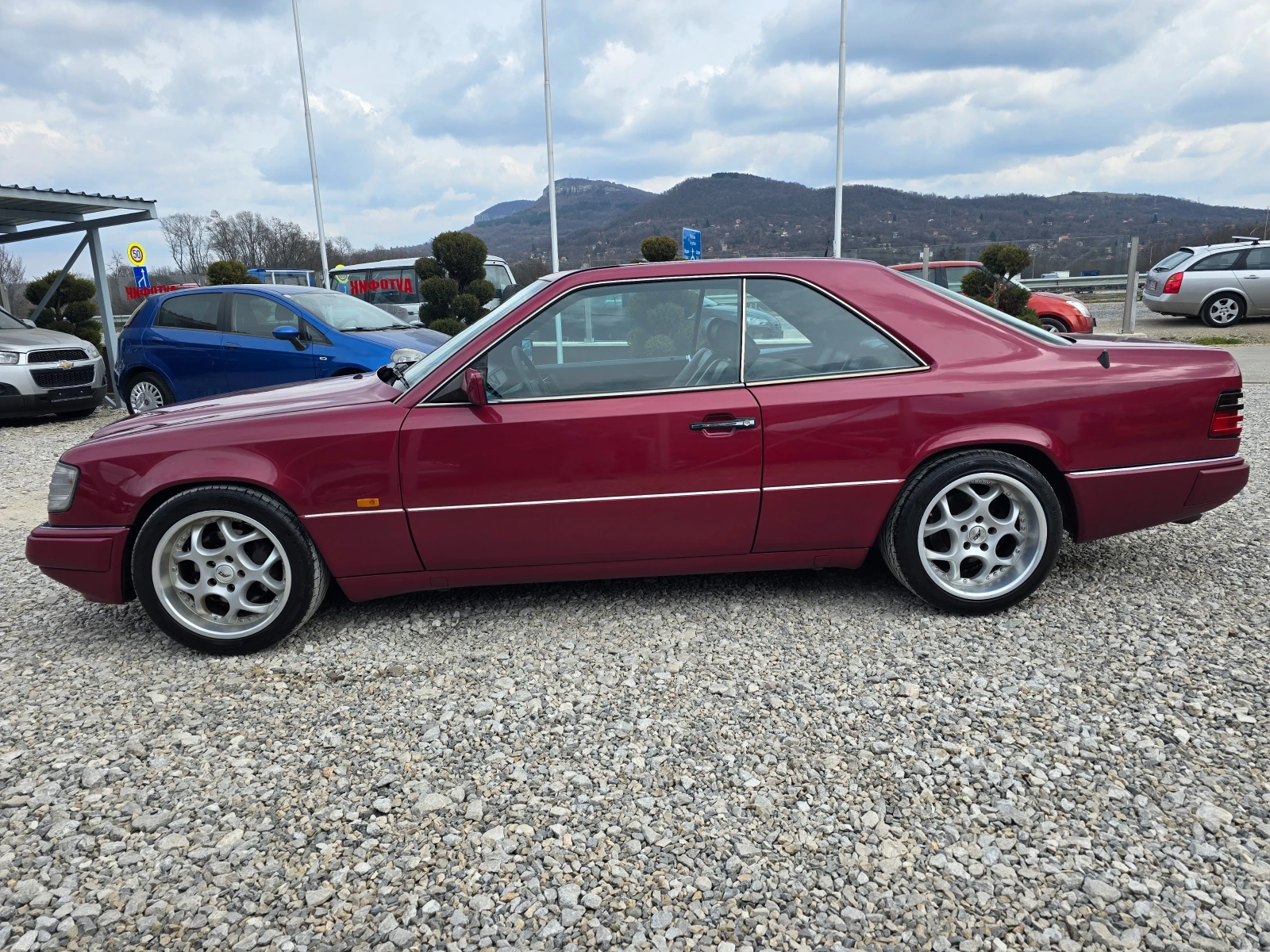 Mercedes-Benz 124 300CE-24V КЛИМАТИК ! ! РЕАЛНИ КИЛОМЕТРИ, снимка 2 - Автомобили и джипове - 53993153