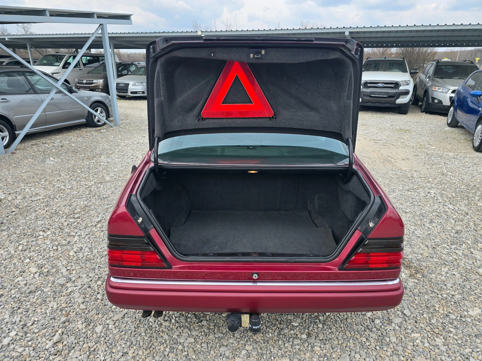 Mercedes-Benz 124 300CE-24V КЛИМАТИК ! ! РЕАЛНИ КИЛОМЕТРИ, снимка 15 - Автомобили и джипове - 53993153