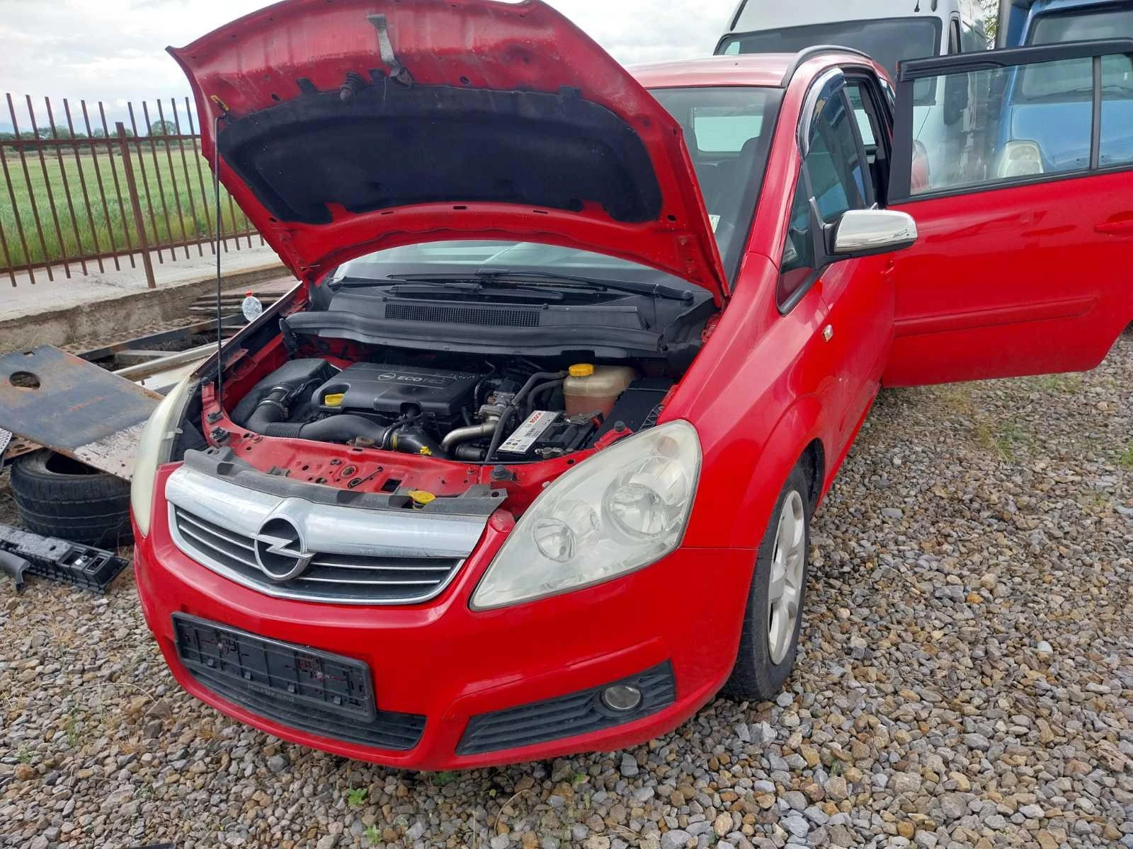 Opel Zafira Opel Zafira B 1.7 CDTI 110 к.с. (A17DTJ), снимка 4 - Автомобили и джипове - 54868384
