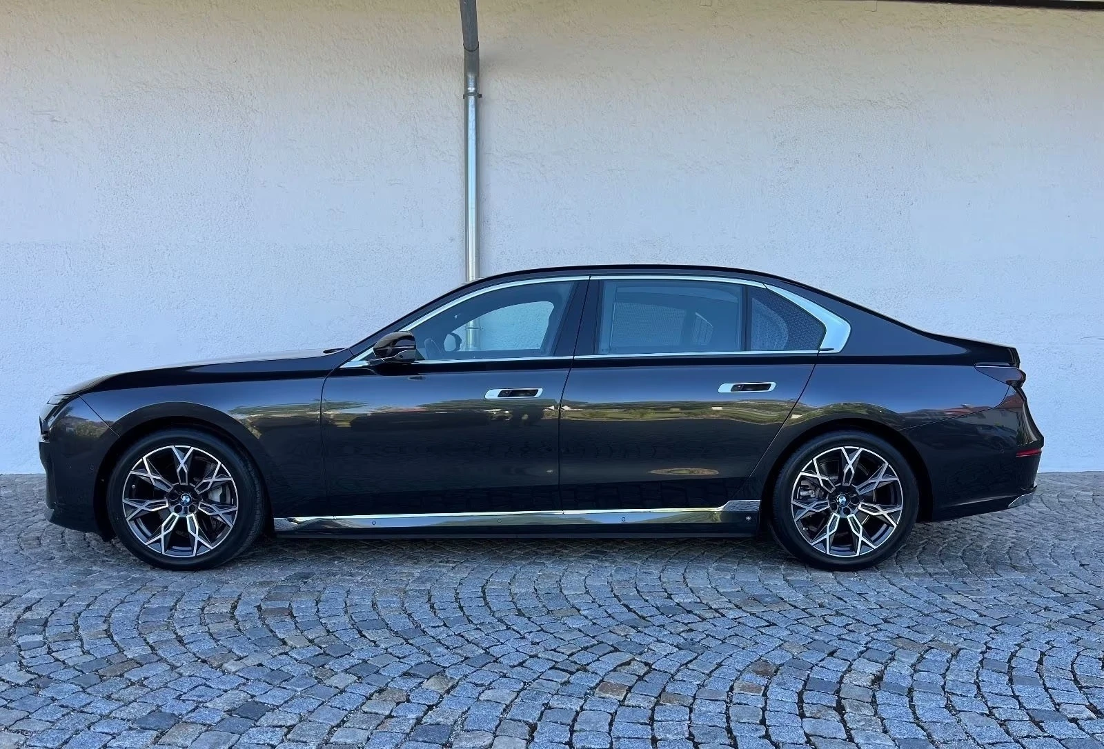 BMW i7 xDrive60/INDIVIDUAL/HEAD UP/360 /LOUNGE, снимка 6 - Автомобили и джипове - 55282443