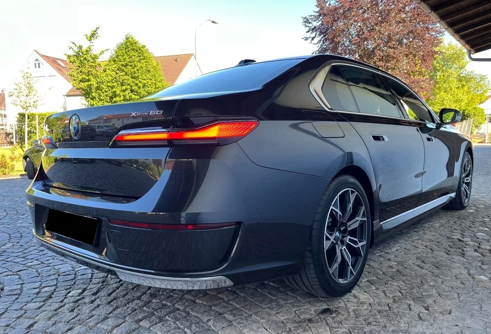BMW i7 xDrive60/INDIVIDUAL/HEAD UP/360 /LOUNGE, снимка 4 - Автомобили и джипове - 55282443