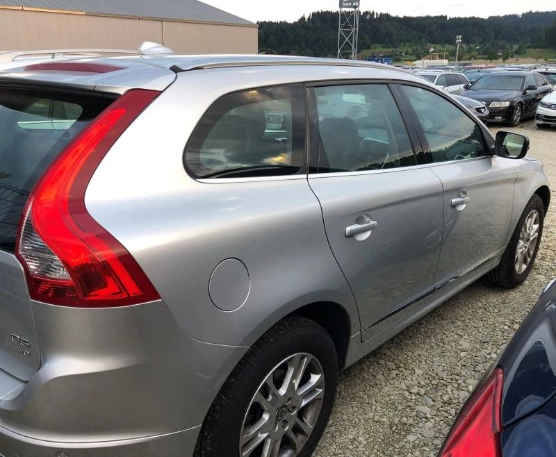 Volvo XC60 2.4D5AWD Swiss Autom., снимка 5 - Автомобили и джипове - 39102884