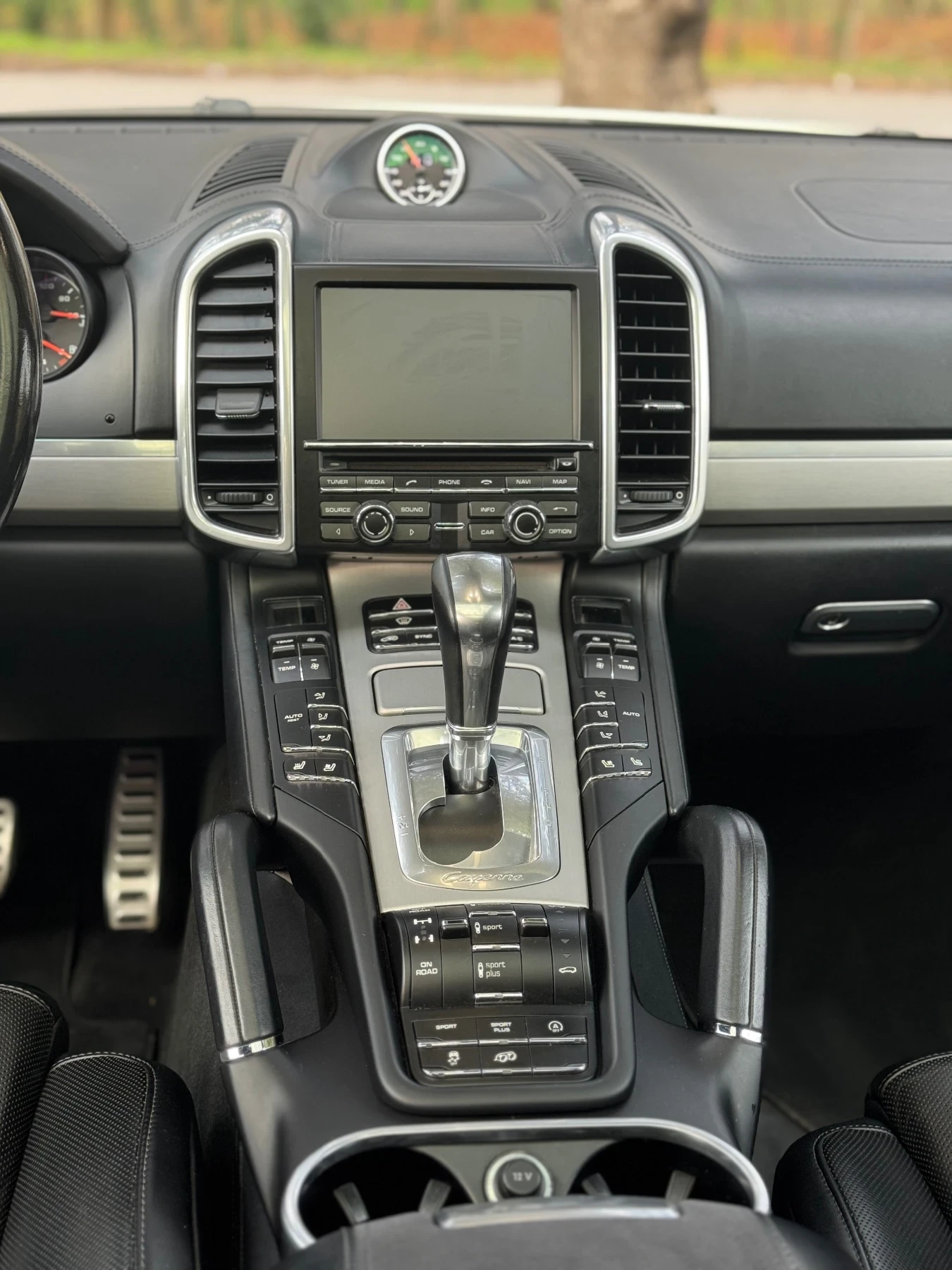 Porsche Cayenne  GTS ВАКУУМ/ОБДУХ/ДИСКТРОНИК, снимка 11 - Автомобили и джипове - 54912859