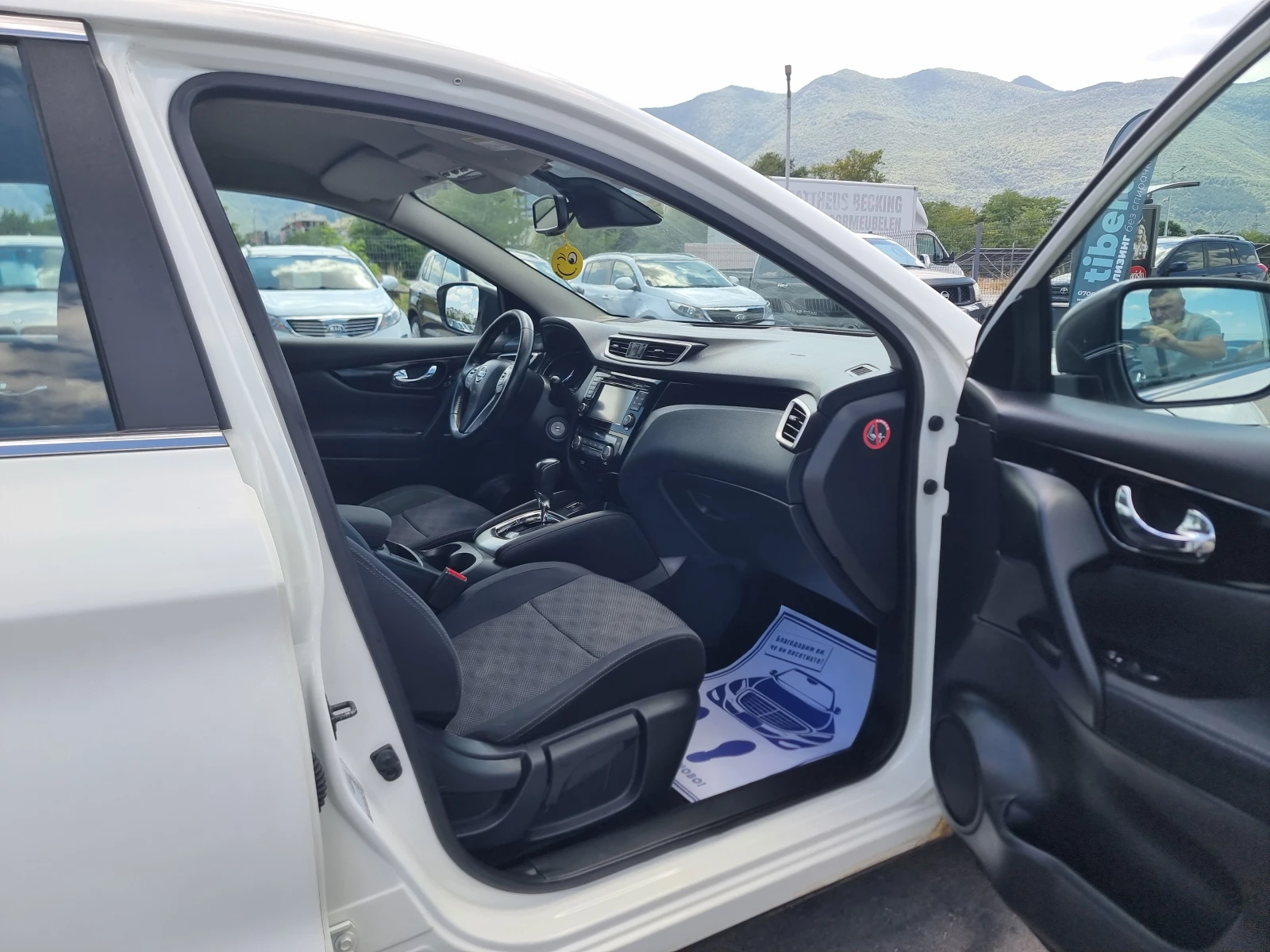 Nissan Qashqai 1.6DCI , снимка 15 - Автомобили и джипове - 55615288