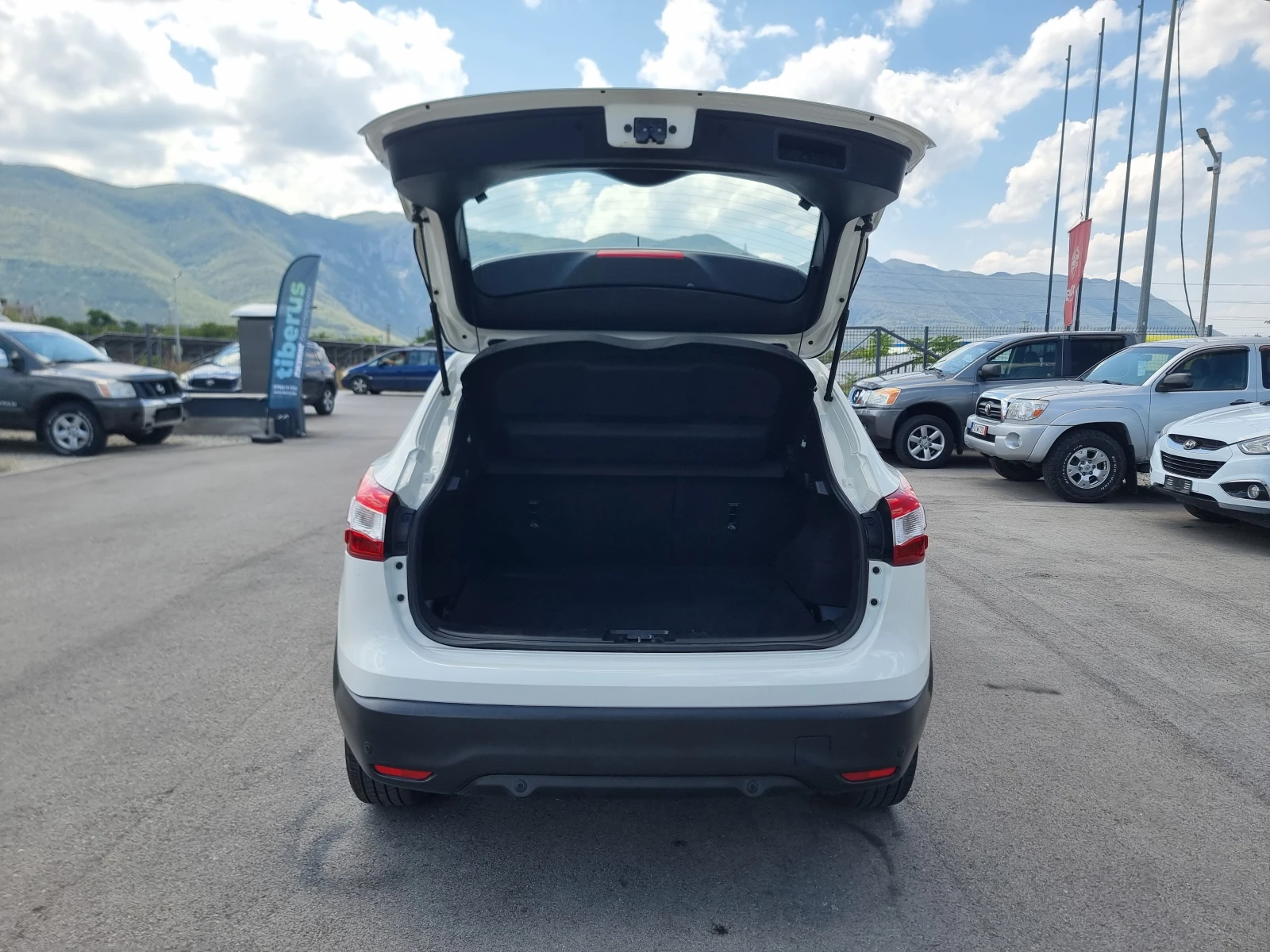 Nissan Qashqai 1.6DCI , снимка 13 - Автомобили и джипове - 55615288