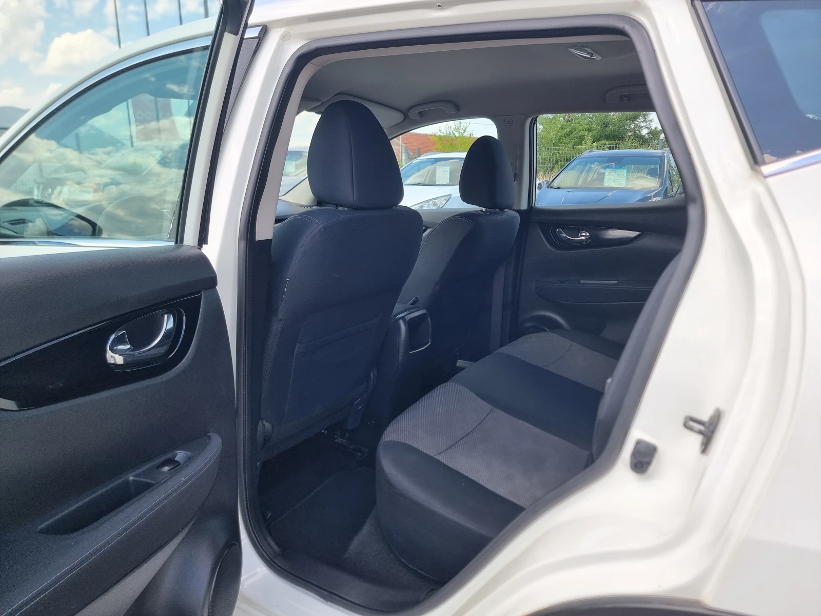 Nissan Qashqai 1.6DCI , снимка 11 - Автомобили и джипове - 55615288