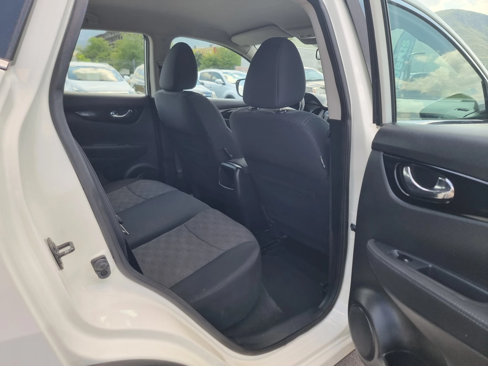 Nissan Qashqai 1.6DCI , снимка 14 - Автомобили и джипове - 55615288