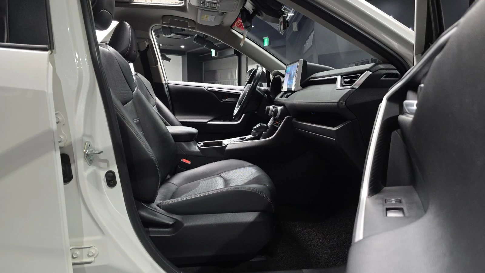 Toyota Rav4 2, 5 Limited Hybrid AWD, снимка 9 - Автомобили и джипове - 56006738