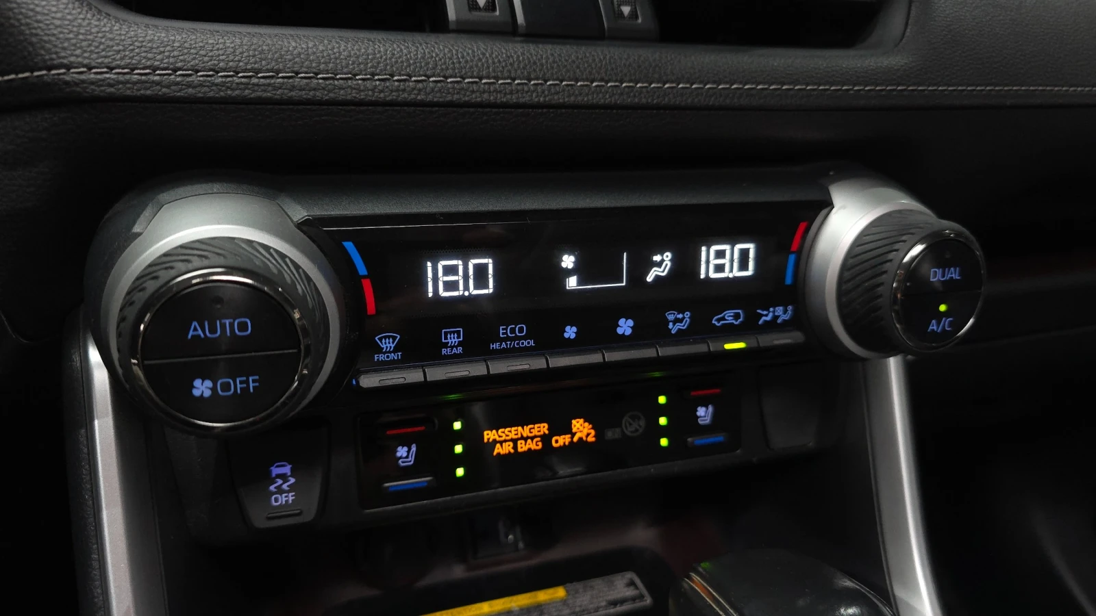 Toyota Rav4 2, 5 Limited Hybrid AWD, снимка 14 - Автомобили и джипове - 56006738