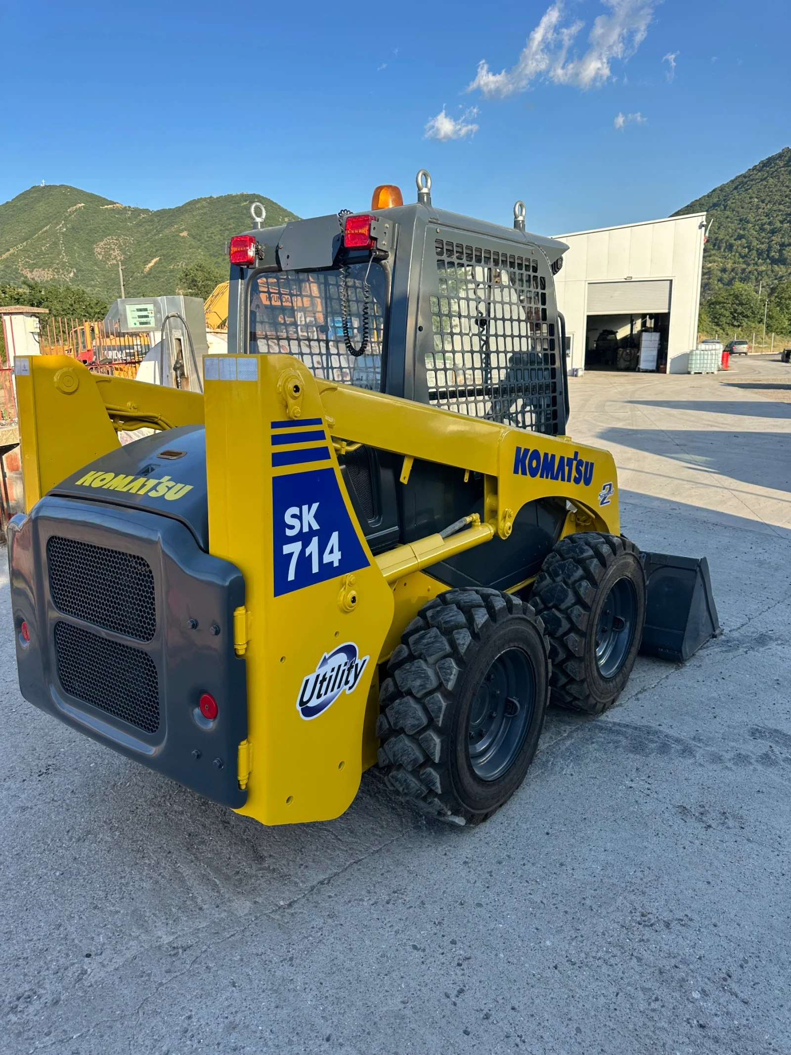 Мини челни товарачи Komatsu SK714, снимка 8 - Индустриална техника - 55479765