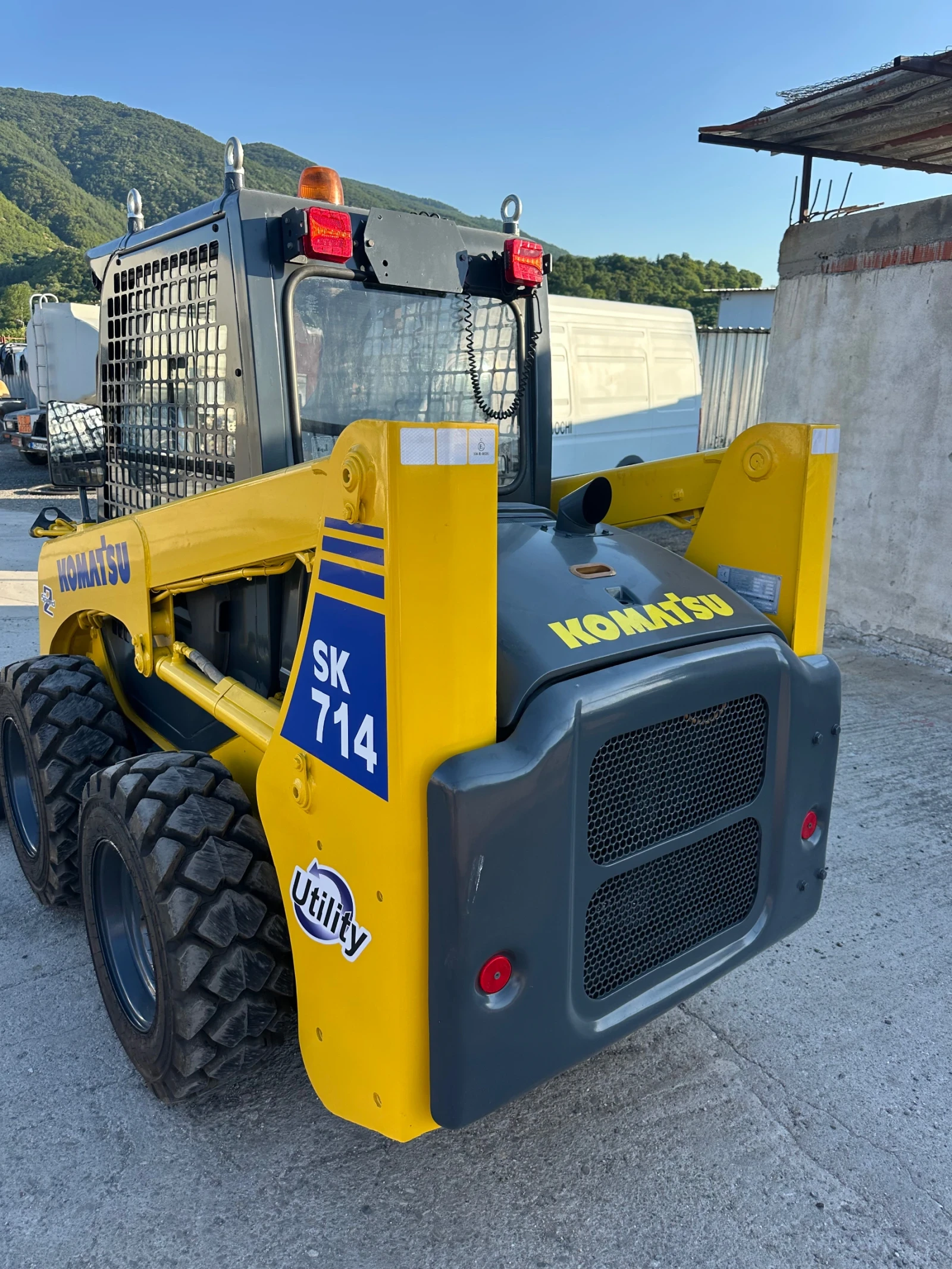 Мини челни товарачи Komatsu SK714, снимка 5 - Индустриална техника - 55479765