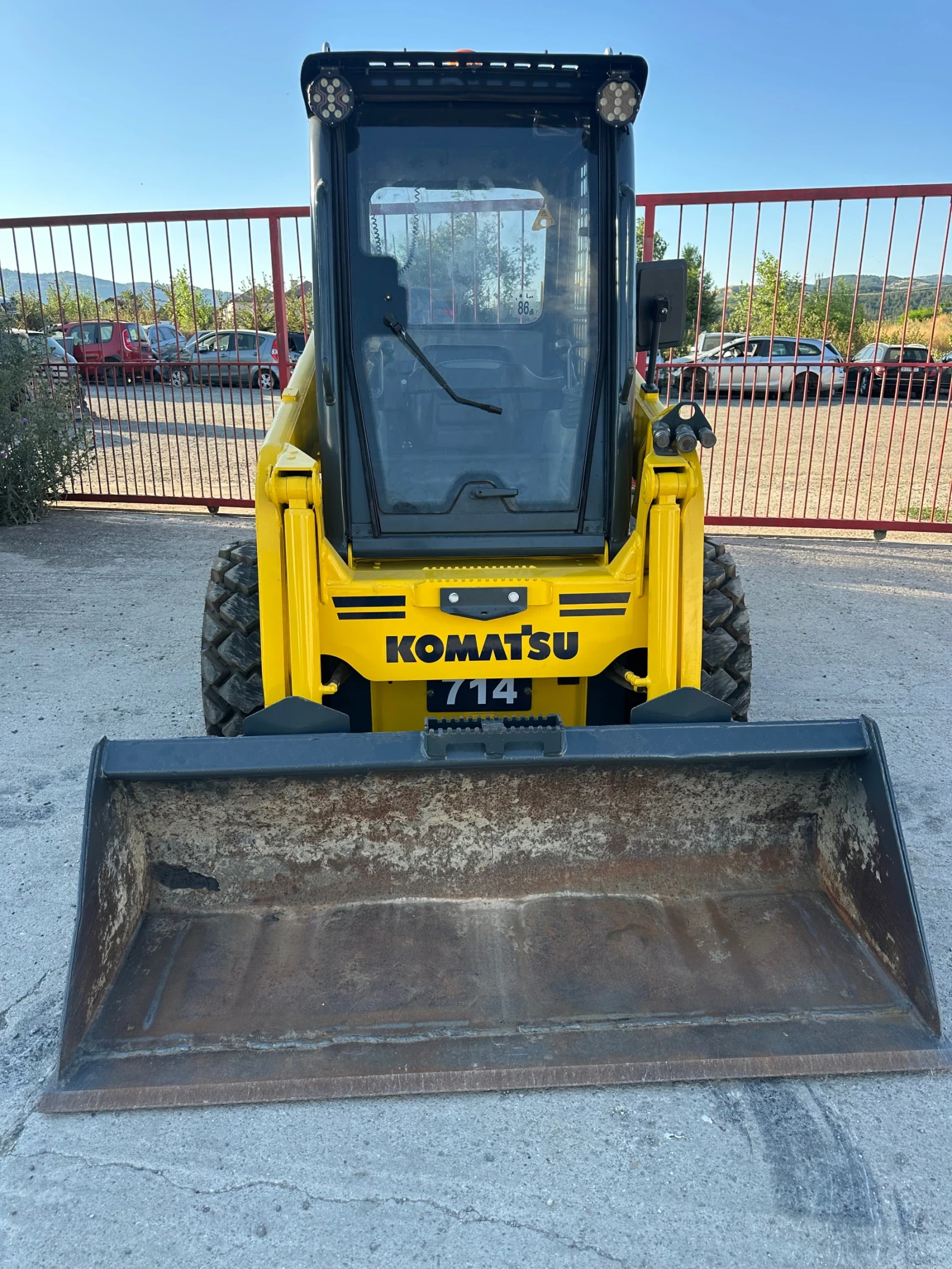 Мини челни товарачи Komatsu SK714, снимка 3 - Индустриална техника - 55479765