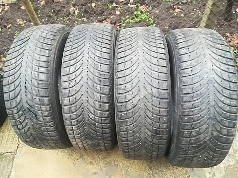 Гуми Зимни 235/60R17, снимка 1 - Гуми и джанти - 23634213