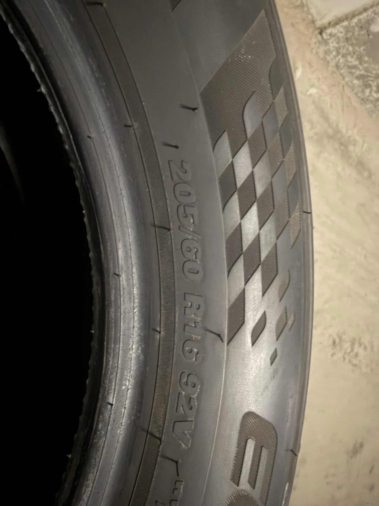 Гуми Летни 205/60R16, снимка 4 - Гуми и джанти - 55445142
