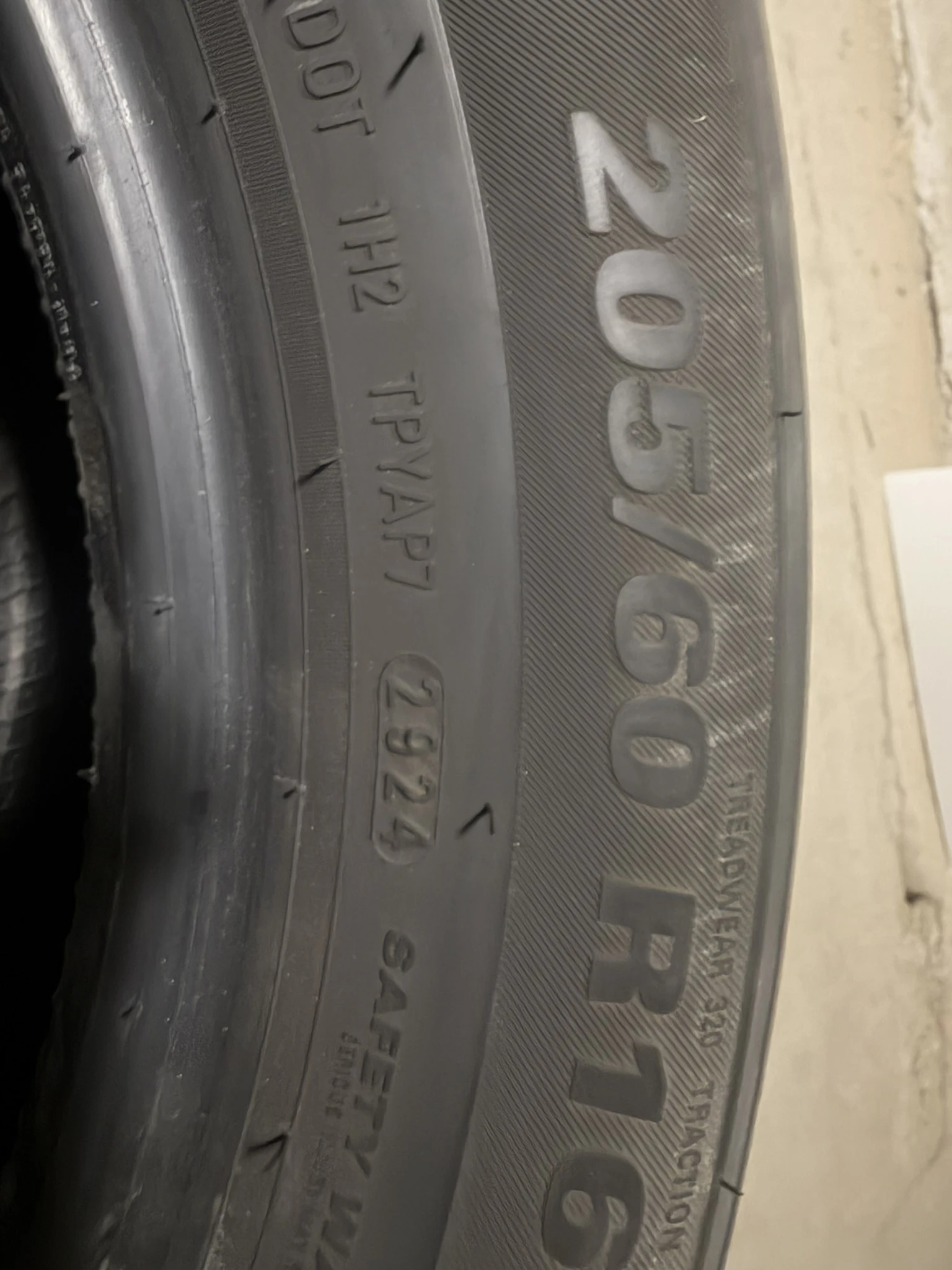 Гуми Летни 205/60R16, снимка 3 - Гуми и джанти - 55445142