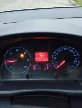 VW Touran - 3300 € / 6454.24 лв. - 24421389 4