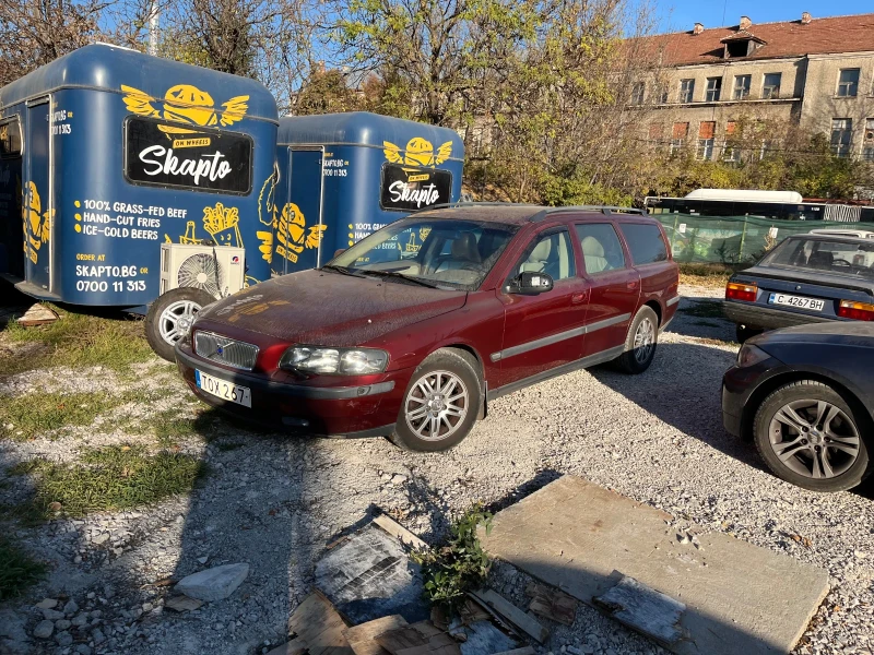 Volvo V70 Комби, снимка 2 - Автомобили и джипове - 48131637