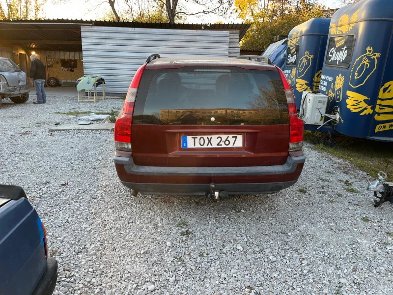 Volvo V70 Комби, снимка 3 - Автомобили и джипове - 48131637