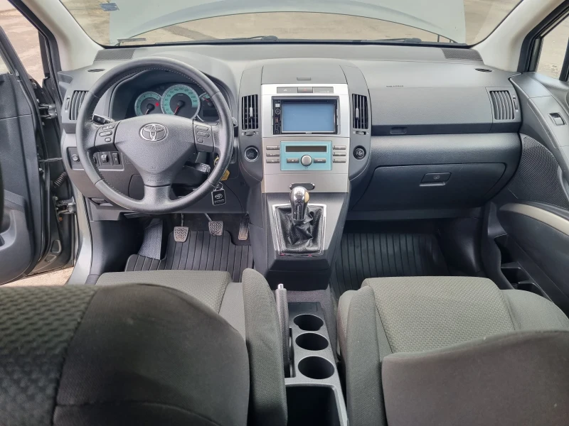 Toyota Corolla verso, снимка 16 - Автомобили и джипове - 52553362