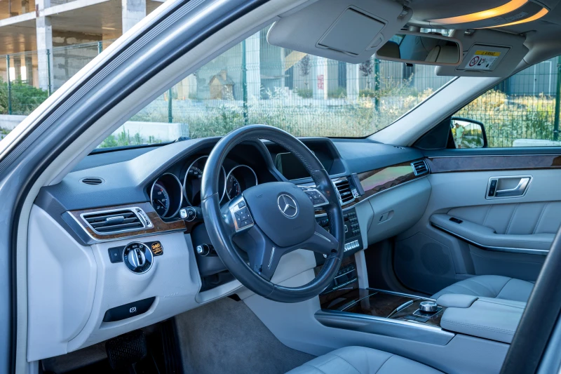 Mercedes-Benz E 500 Exclusive AMG Folie, снимка 12 - Автомобили и джипове - 52260019