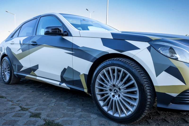 Mercedes-Benz E 500 Exclusive AMG Folie, снимка 10 - Автомобили и джипове - 52260019