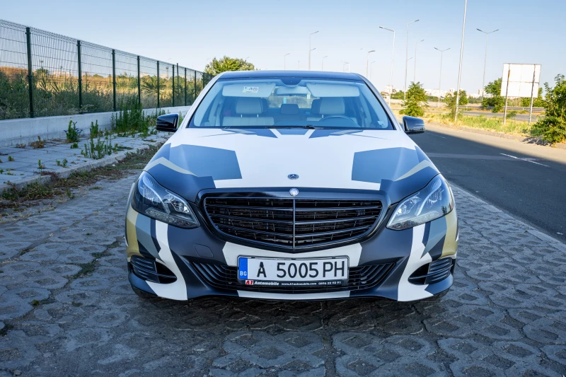 Mercedes-Benz E 500 Exclusive AMG Folie, снимка 2 - Автомобили и джипове - 52260019