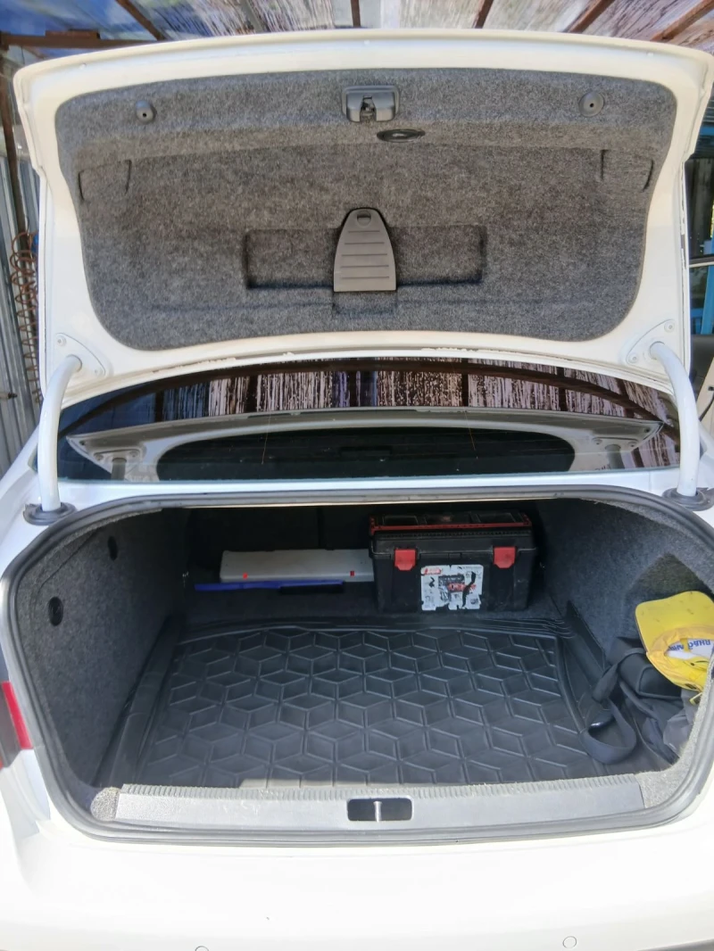 VW Passat 1.4, снимка 12 - Автомобили и джипове - 52347087