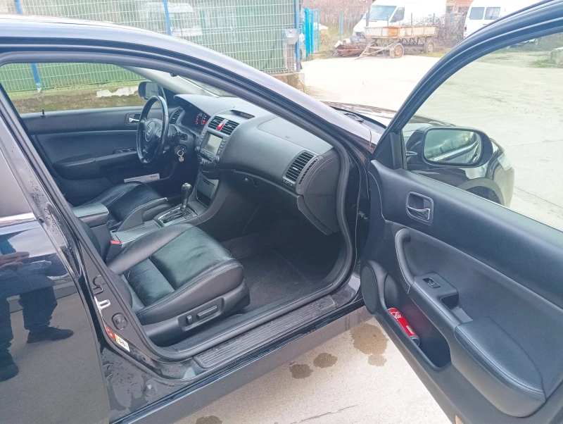 Honda Accord 2.4 i-Vtec Executive Facelift, снимка 6 - Автомобили и джипове - 52680547