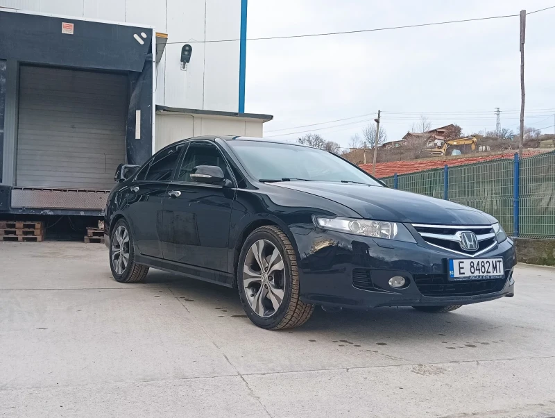 Honda Accord 2.4 i-Vtec Executive Facelift, снимка 2 - Автомобили и джипове - 52680547