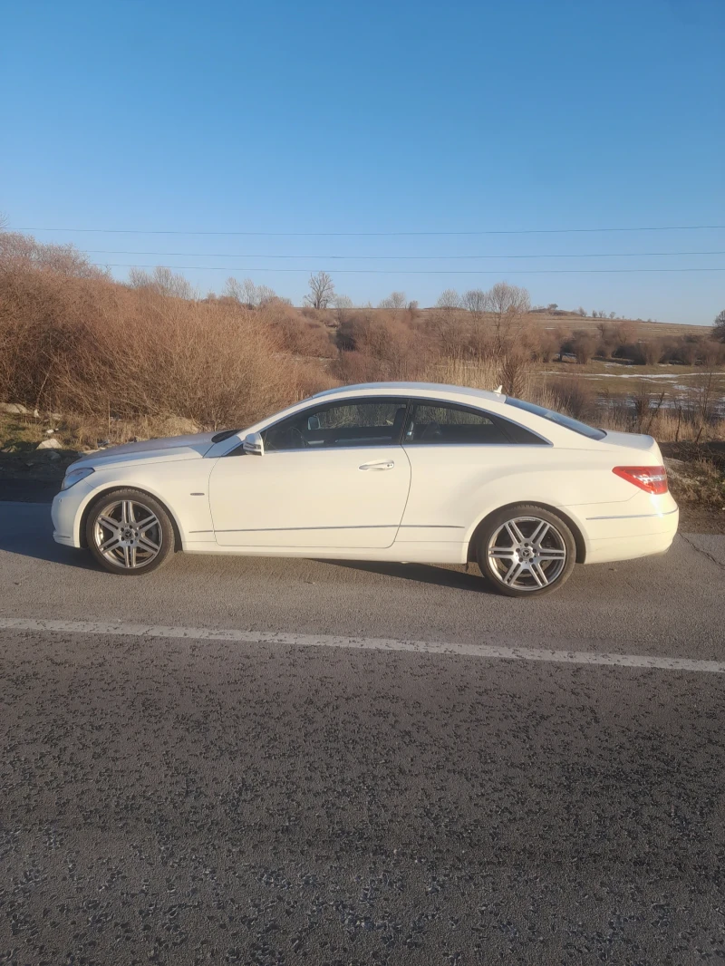 Mercedes-Benz E 220 2.2, снимка 4 - Автомобили и джипове - 53156356