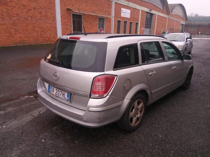 Opel Astra 1,3 cdti, снимка 4 - Автомобили и джипове - 24712183