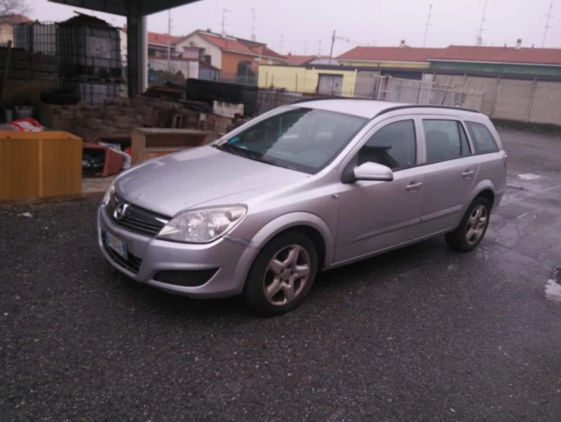 Opel Astra 1,3 cdti, снимка 1 - Автомобили и джипове - 24712183