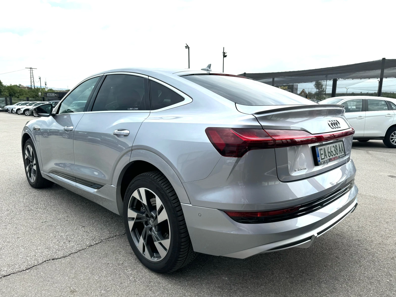 Audi E-Tron 55 SPORT-COUPE-95kW-S LINE-ПОДГРЕВ-ОБДУХВАНЕ-LONG  - изображение 4