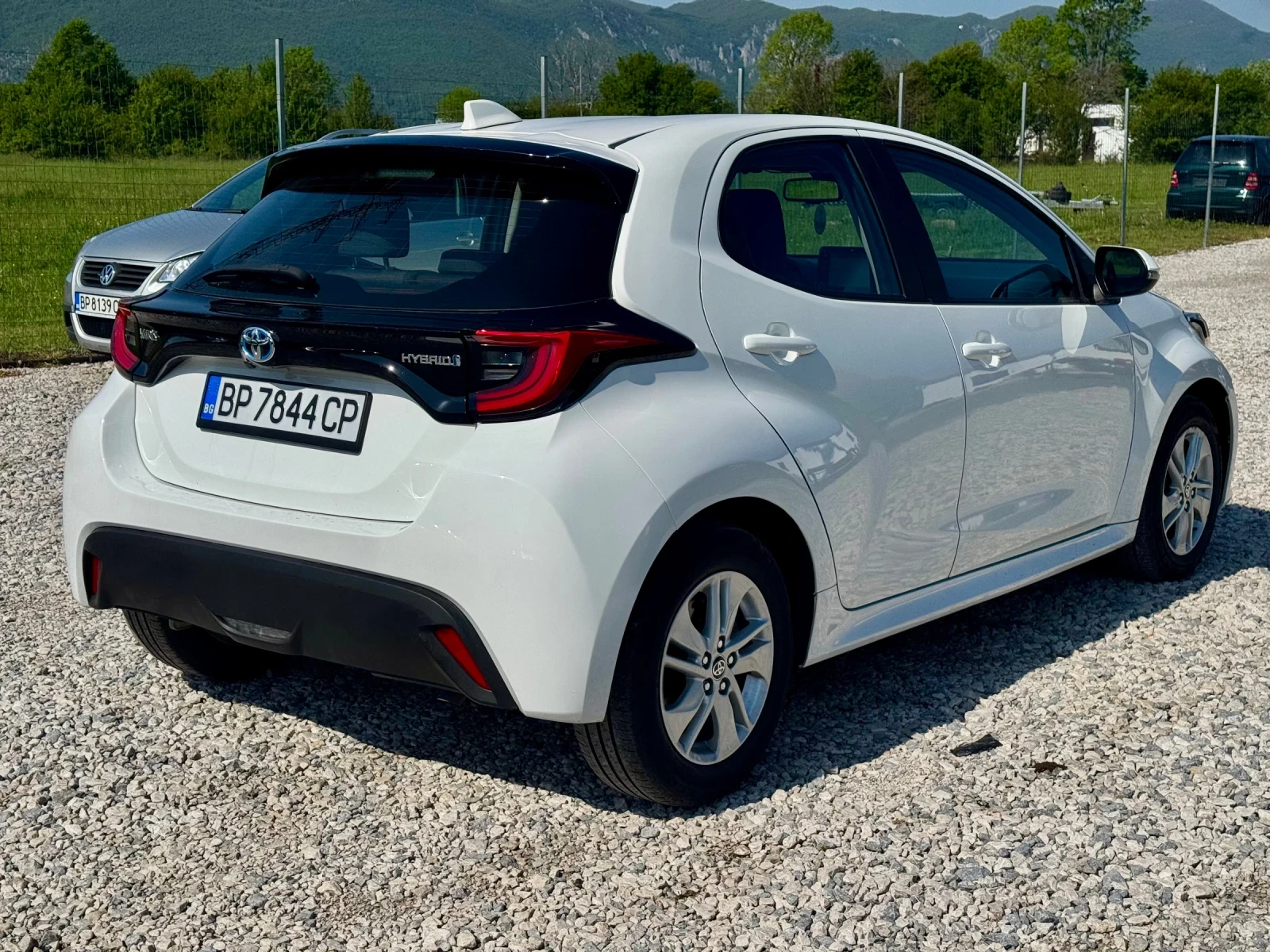 Toyota Yaris 1.5 HYBRID  - изображение 6