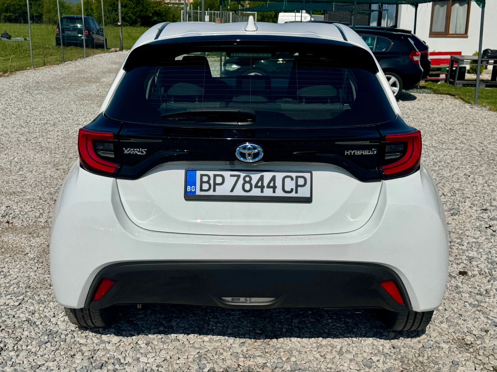 Toyota Yaris 1.5 HYBRID  - изображение 8