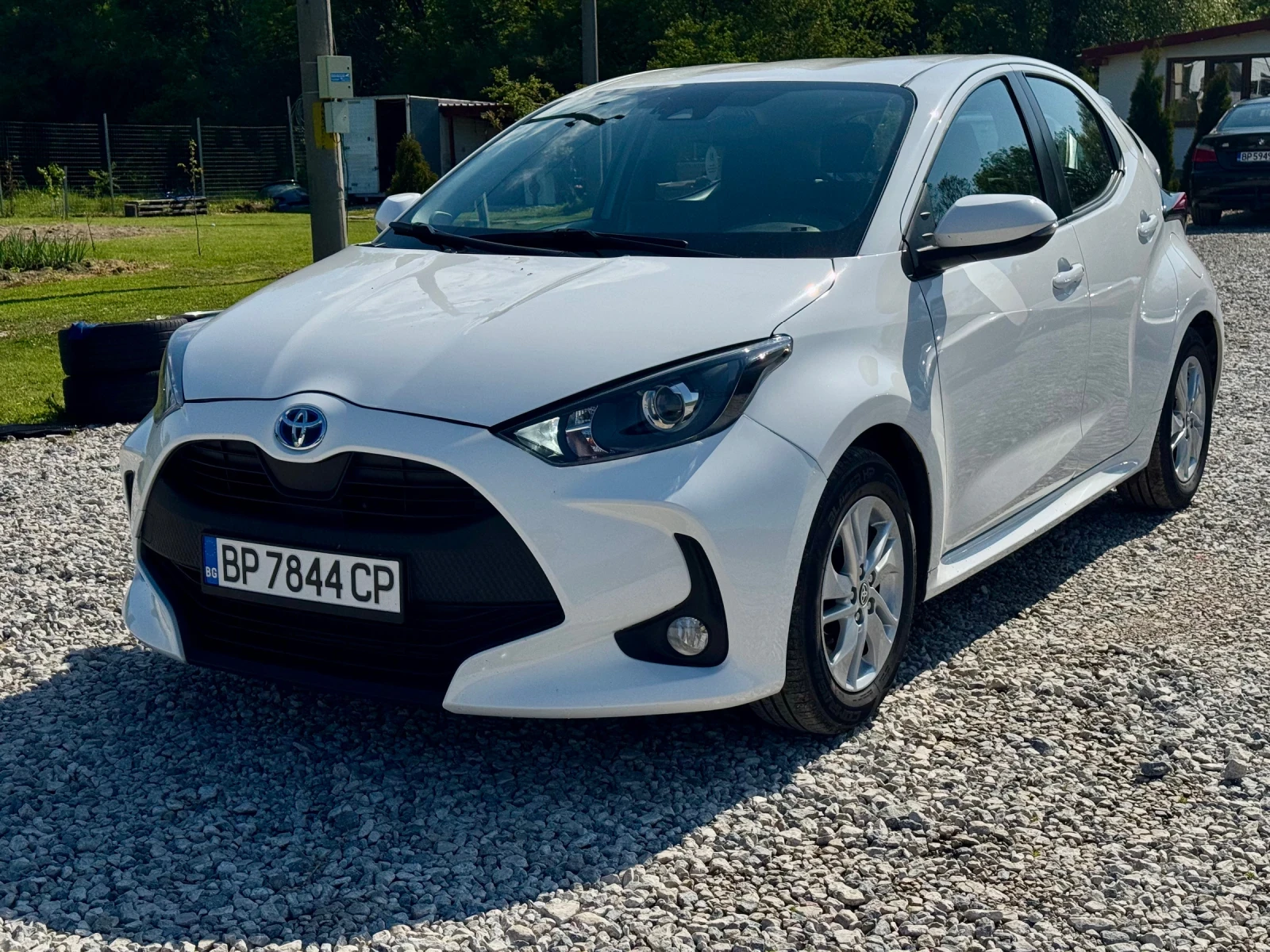 Toyota Yaris 1.5 HYBRID  - изображение 2