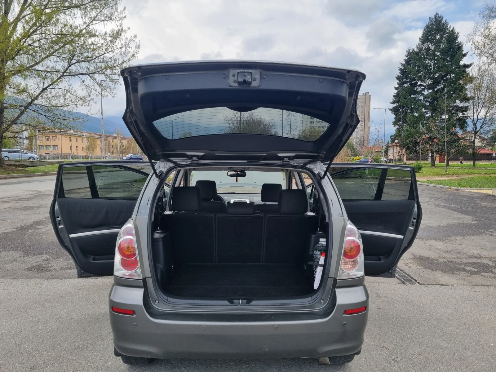 Toyota Corolla verso  - изображение 9