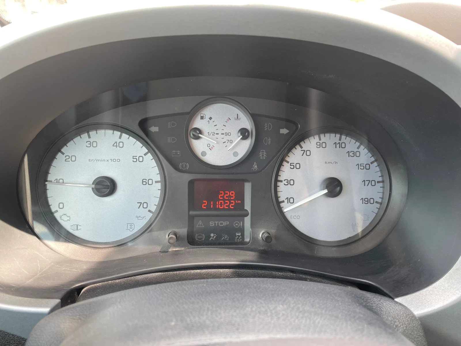 Citroen Berlingo 1.6 HDI 90кс - изображение 7