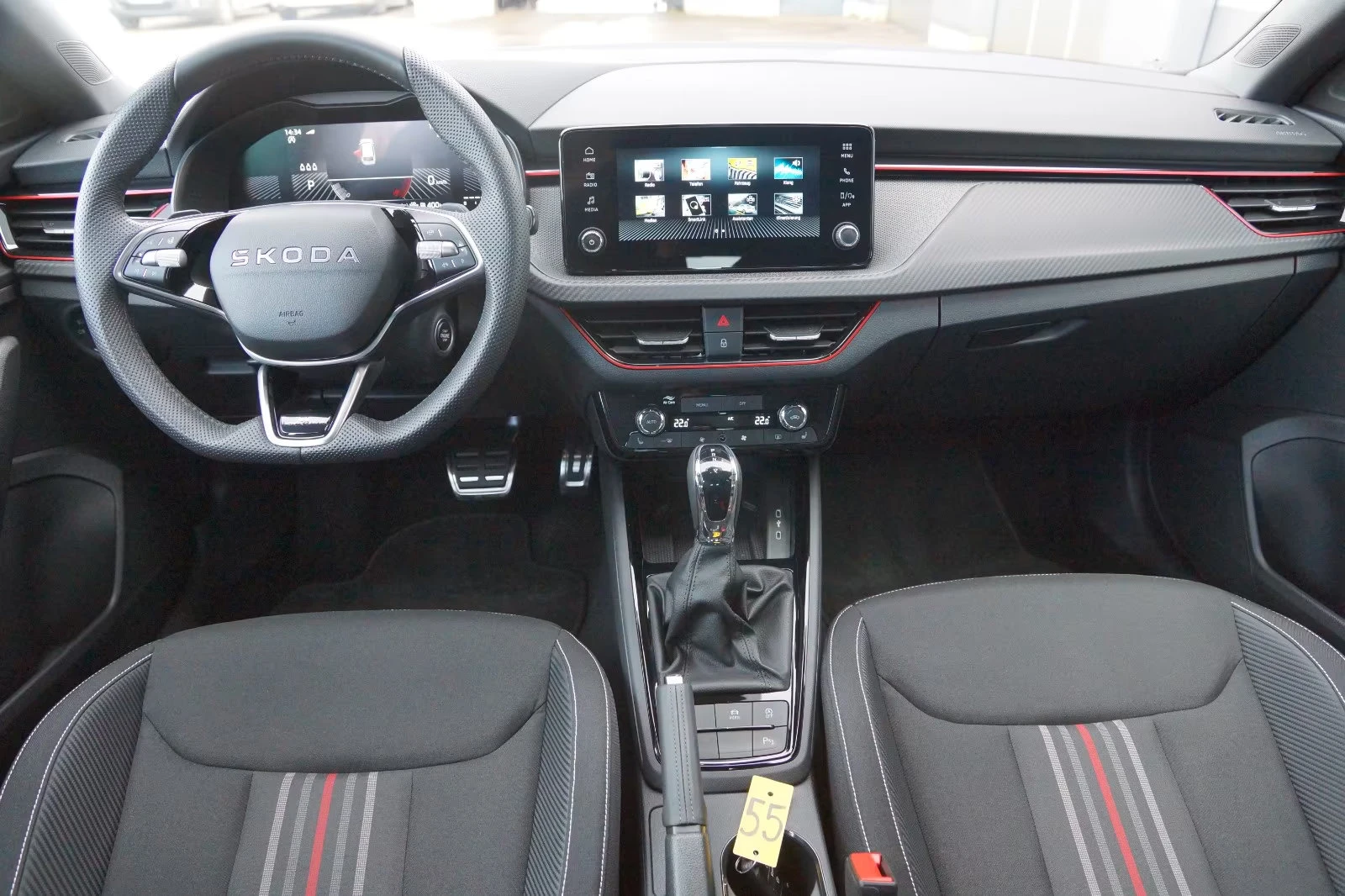 Skoda Scala 1.5DSG/150HP/MONTECARLO/CAM/MATRIX/PANO/CAM/127z, снимка 11 - Автомобили и джипове - 53779223