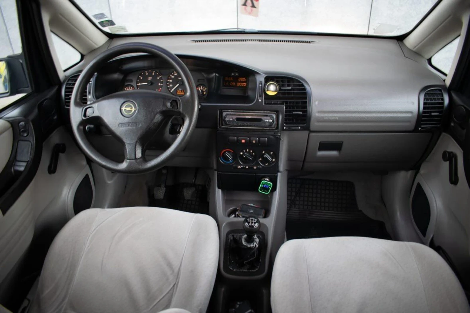 Opel Zafira 1.8i, снимка 11 - Автомобили и джипове - 54180289