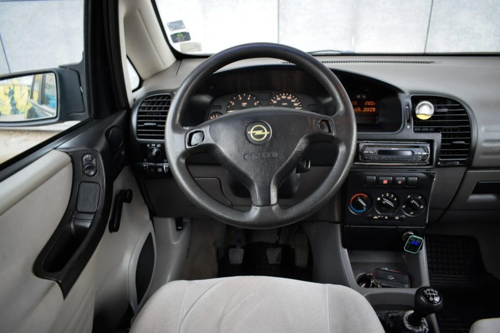 Opel Zafira 1.8i, снимка 12 - Автомобили и джипове - 54180289