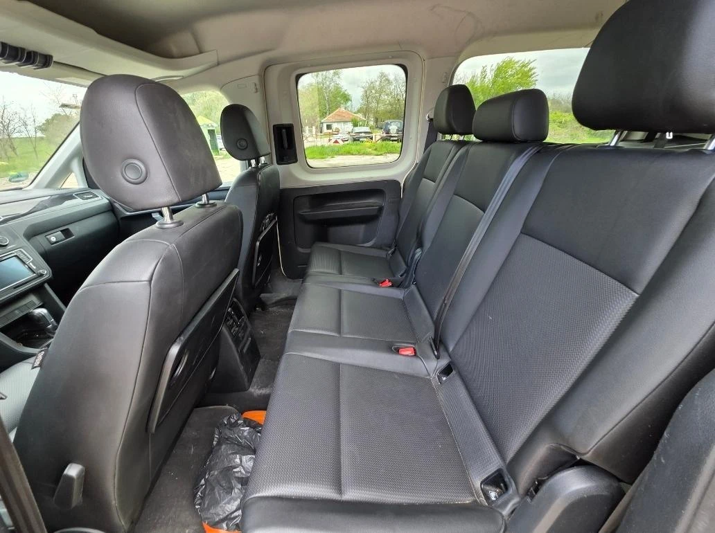 VW Caddy Макси Перфектен 7 места, снимка 10 - Автомобили и джипове - 54494099