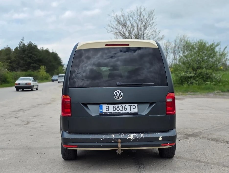 VW Caddy Макси Перфектен 7 места, снимка 6 - Автомобили и джипове - 54494099