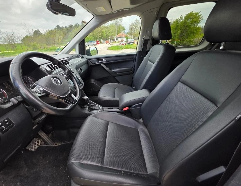 VW Caddy Макси Перфектен 7 места, снимка 9 - Автомобили и джипове - 54494099